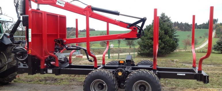 Traktorová vyvážečka na dřevo AGA LV10 s hydropohonem