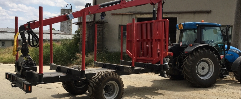 Traktorová vyvážečka na dřevo Agama LV4