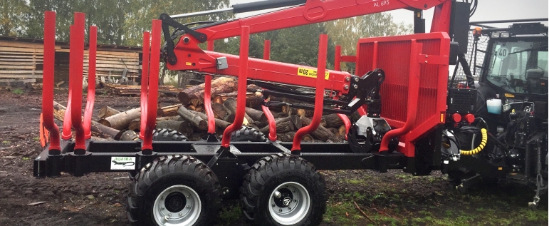 Traktorová vyvážečka na dřevo AGA LV10 s hydraulickou rukou AL 695