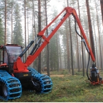 Harvestor Nisula N5 s harvestorovou hlavicí Nisula