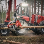 Harvestor Nisula N5 s harvestorovou hlavicí Nisula